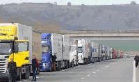 Километрични колони от камиони на пунктовете към Турция