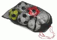 Две момчета задигнаха 10 футболни топки от спортен комплекс в Ямбол
