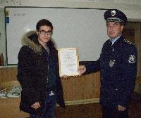 МВР- Ямбол награди 17-годишния Иван Димитров за оказано съдействие на полицията
