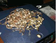 Над 2 килограма контрабандни златни изделия задържаха на ГКПП Лесово