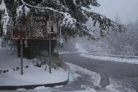 Обилен снеговалеж и силен вятър в страната затвориха пътища и проходи