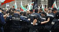 Напрежение в столицата: Протестиращите опитаха да щурмуват сградата на МС Напрежение в столицата: Протестиращите опитаха да щурмуват сградата на МС